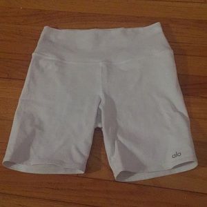 Alo White Biker Short Medium